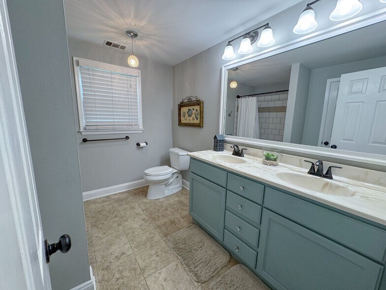 Building Photo - 1088 Colony Dr