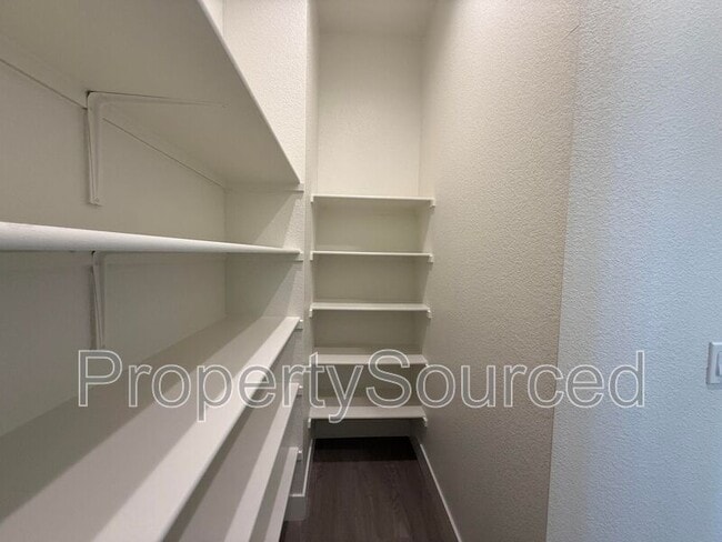 Building Photo - 1136 Crescent Ave