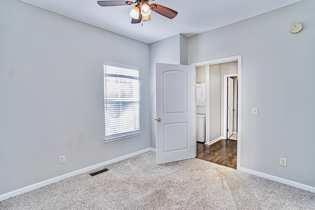 Building Photo - 105 Woodside Cir