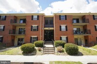 Building Photo - 806 College Ln