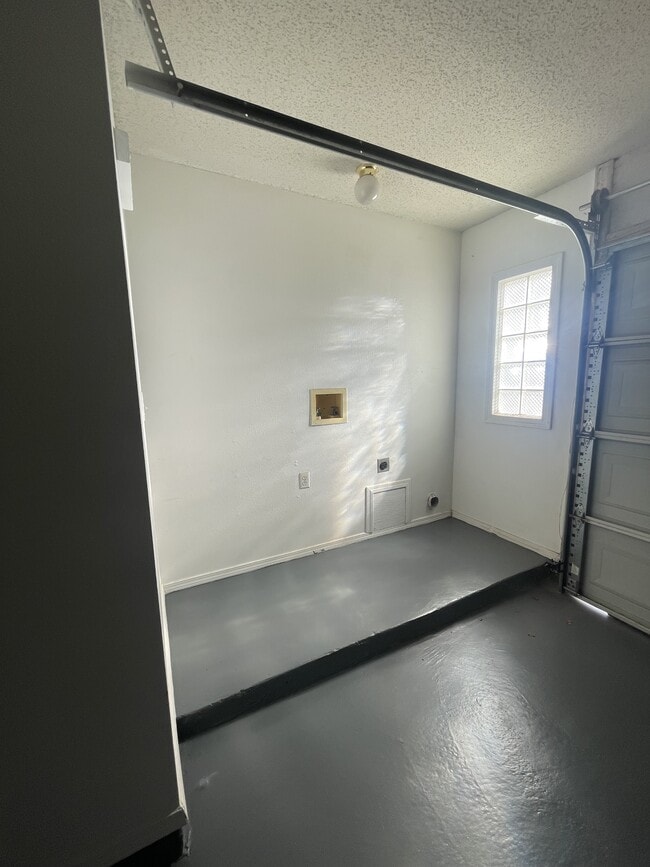 Building Photo - 12509 Wendy Reed Dr