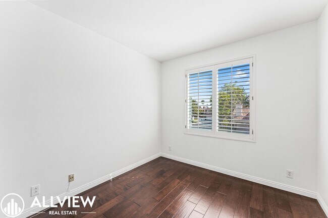 Building Photo - Beautiful 3 Bedroom, 2.5 Bathroom Home in the Heart of Tustin Ranch