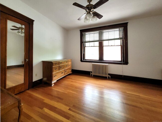 Building Photo - 826 State St