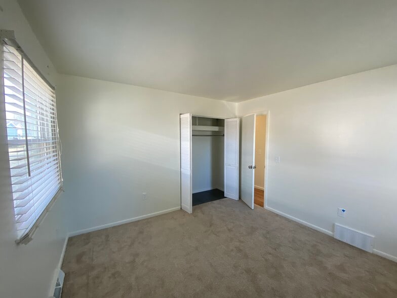 Building Photo - 1416 E 35th St