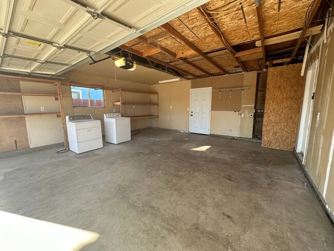 Building Photo - Cute well maintained home, convenient Anderson location