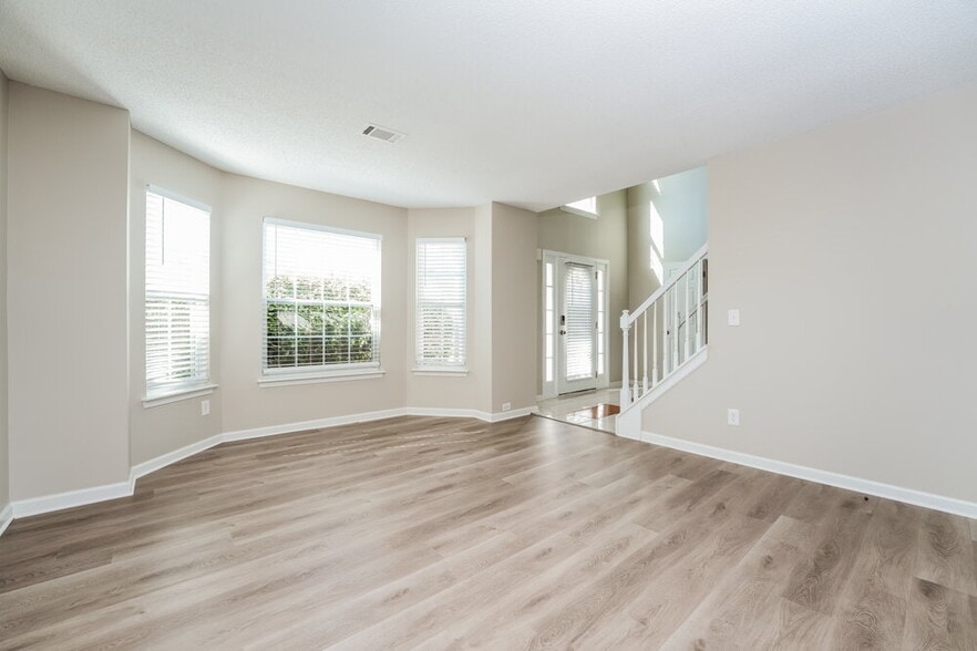 Building Photo - 4097 Rosebud Park Dr