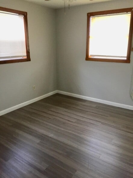 Building Photo - 685 HWY 441 SE