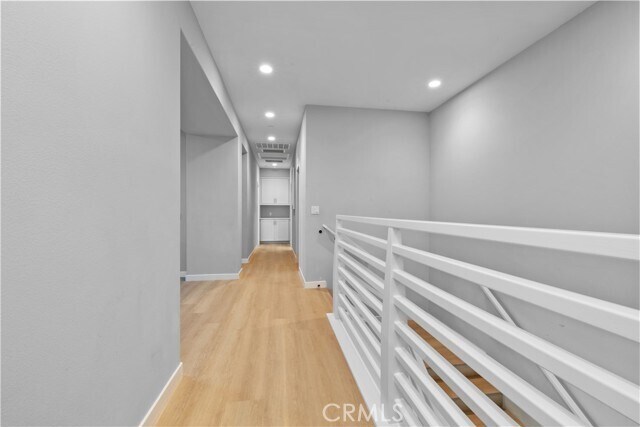 Building Photo - 136 Modjeska