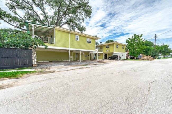Primary Photo - 1711 Fourcade St