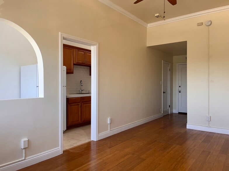 Building Photo - 3005 Main St