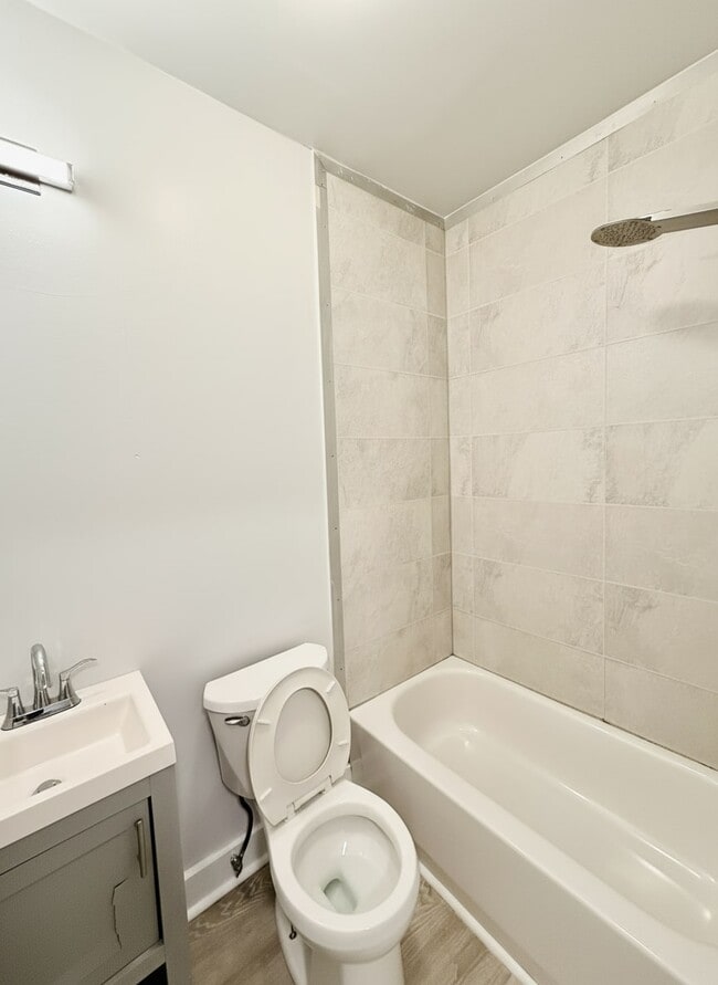 Building Photo - 665 E Wensley St