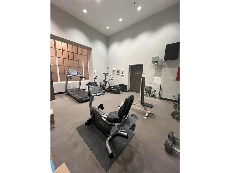 Building Photo - 214 4th St E