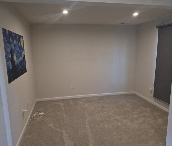 Building Photo - 18 Wentworth Ln