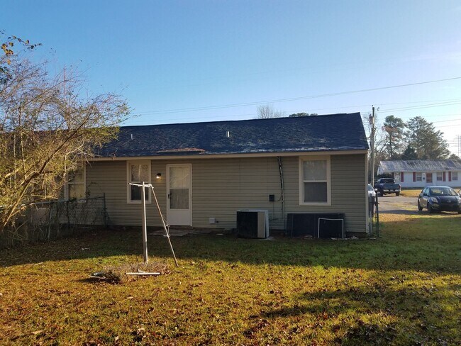 Building Photo - 1217 Davis St