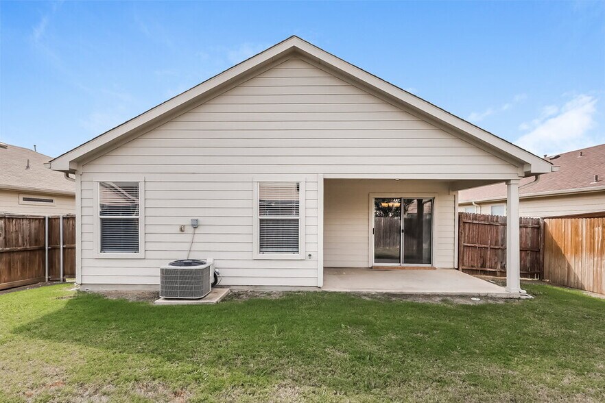 Building Photo - 2105 Charmion Ln