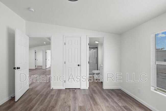 Building Photo - 403 N Walnut St