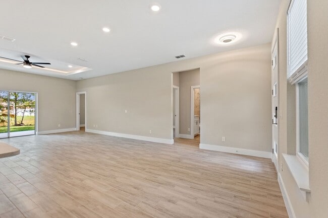 Building Photo - 141 Barrington Dr