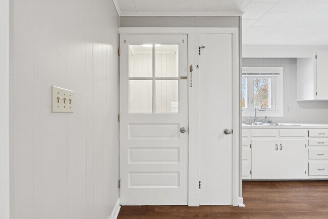 Building Photo - 1087 Littlefield Rd