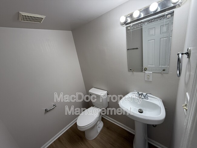 Building Photo - 534 Olde Greenwich Cir