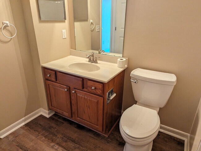 Building Photo - AVAILABLE SOON - Convenient 2 Bed/2 Full Bath Condo in Beavercreek!