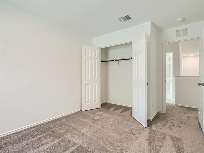 Building Photo - 1608 Holly Lk Dr