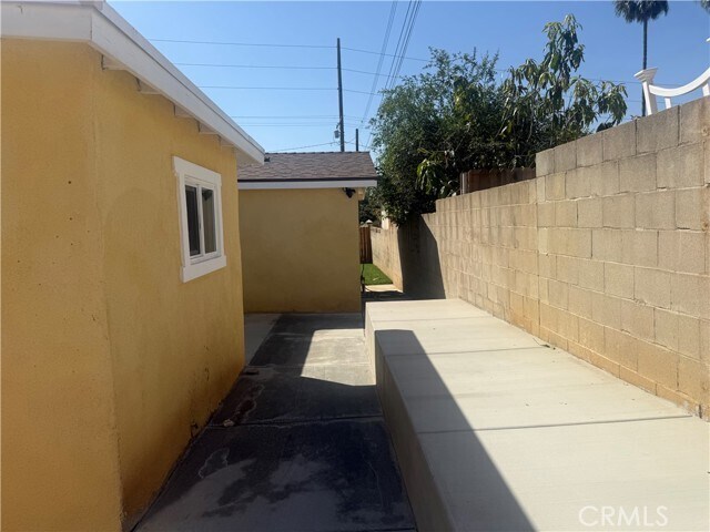 Building Photo - 10337 Mull Ave