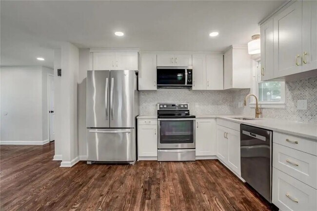 Building Photo - Lowell Avenue