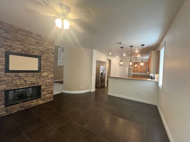 Building Photo - Discover this Gem w/sparkling pool & spa!