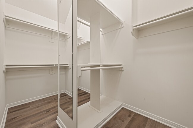 Building Photo - 1527 Lake Pauline Ct