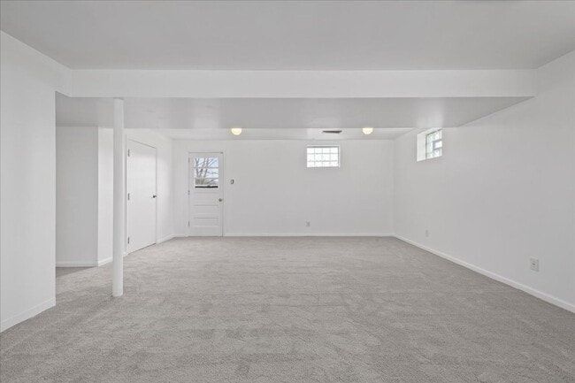 Building Photo - 1303 Cloverdale St