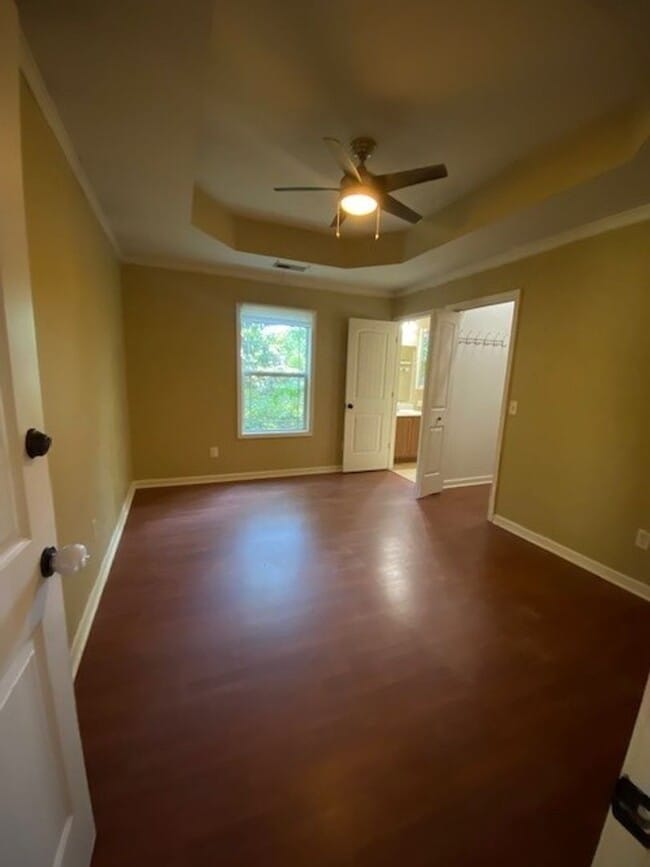 Building Photo - Welcome to this stunning 3-bedroom, 2-bath...