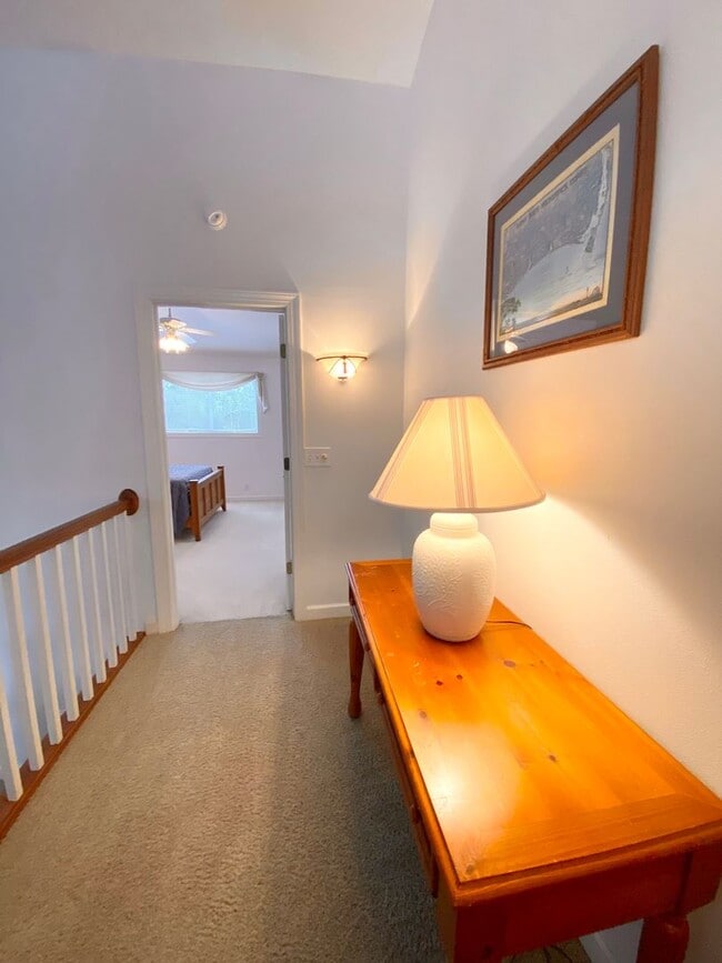 Building Photo - FULLY-FURNISHED GORGEOUS TOWNHOME!