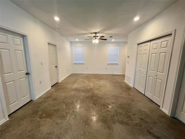 Building Photo - 805 Hallie Cove