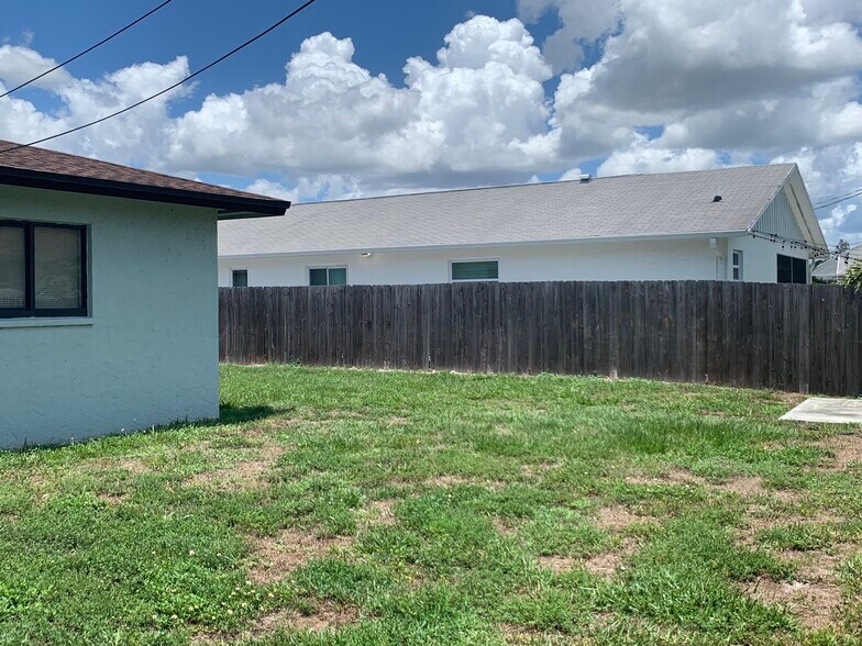 Building Photo - 778 93rd Ave N