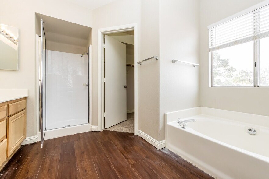 Building Photo - 4501 Bradpoint Dr