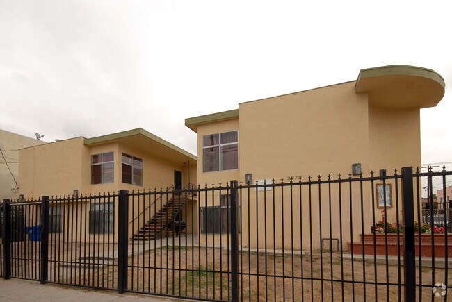 Primary Photo - 2670 S Budlong Ave
