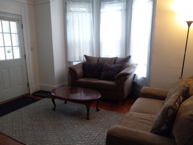 Building Photo - 33 Lincoln Ave