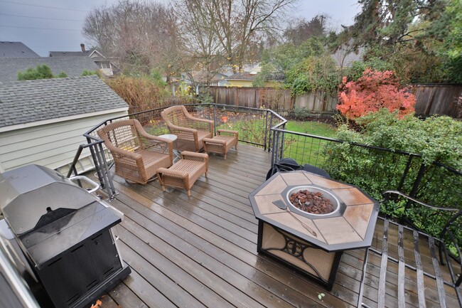 Building Photo - Gorgeous 3 bed 2 bath Johns Landing, PDX, ...