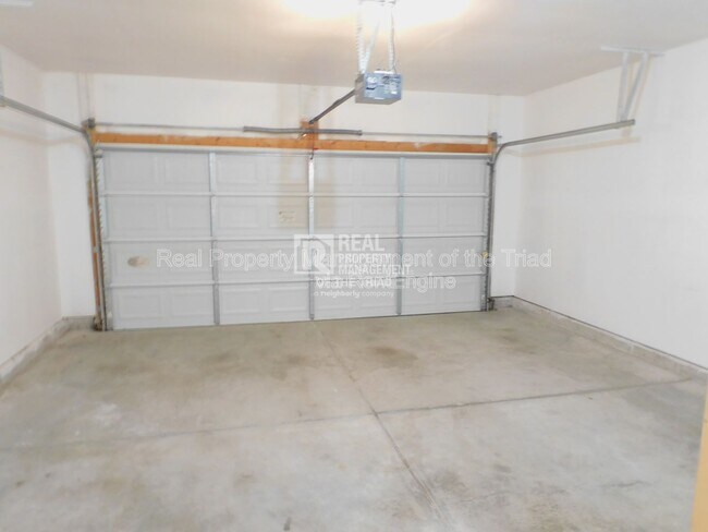 Building Photo - 1017 Hawick Dr