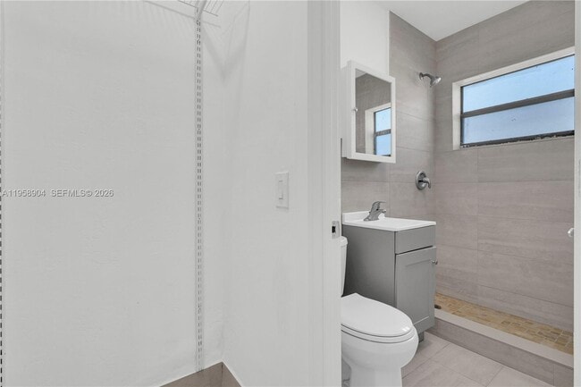 Building Photo - 13390 NE 6th Ave