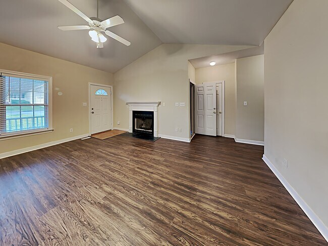 Building Photo - 304 Rose Petal Run