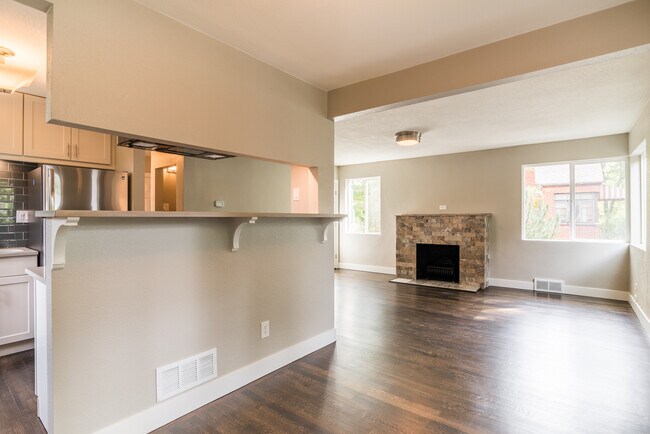 Dining area off of main living - 1460 Elm Street