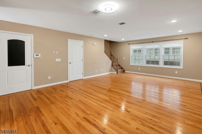 Building Photo - 102 Montgomery St