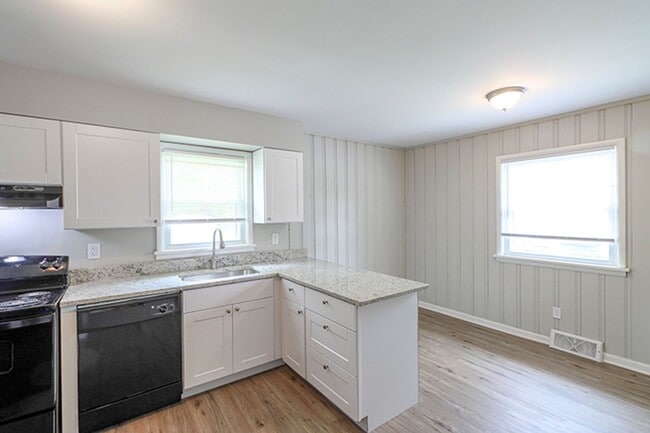 Building Photo - Newly updated 3 bedroom and 1 bathroom Ranch home in PRP