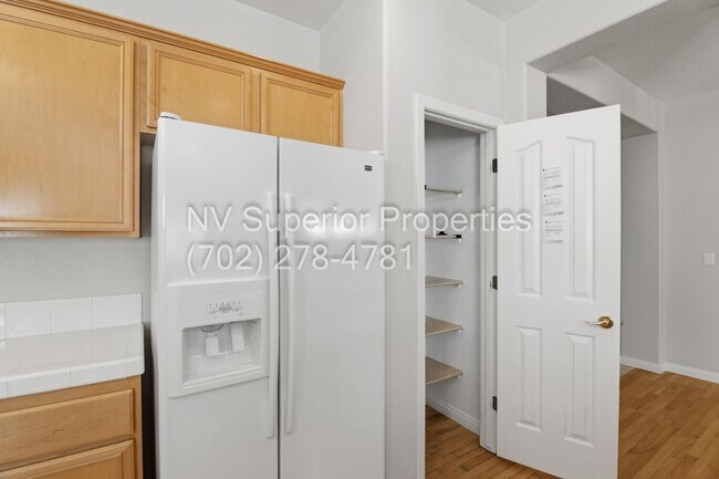 Building Photo - SE!! 4 Bedrooms!! Single Story!!! 3 Car Garage!!! Gated!! Water Conditioner!! All Appliances!!! F...