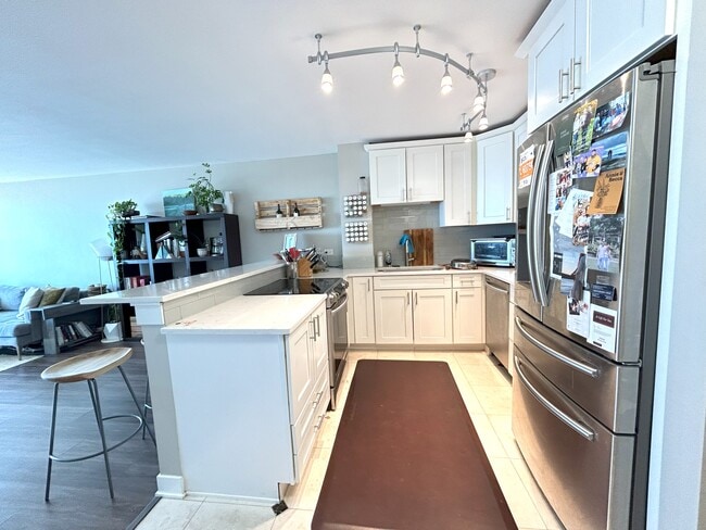 Building Photo - 5601 N Sheridan Rd