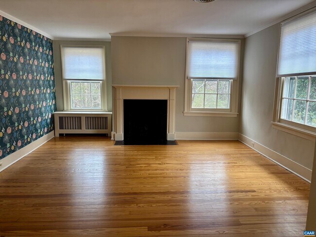 Building Photo - 800 Glendower Rd