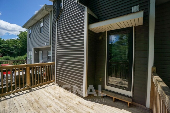 Building Photo - 395 Jamestown Manor Dr