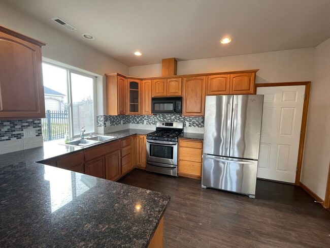 Building Photo - Amazing family home in the perfect location!