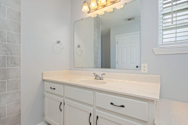 Building Photo - 6507 Flagler Dr
